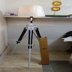 โคมไฟตั้งพื้น/โต๊ะขาตั้งสามขาทำจากทองเหลืองและอลูมิเนียมโบราณอันหรูหราสำหรับบ้านสำนักงานสำหรับงานฝีมือและของตกแต่งของขวัญ - Product Image 5