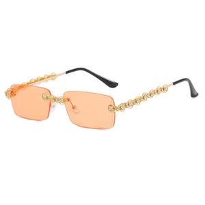 Les lunettes de soleil en métal et en verre ajoutent une touche de style inspiré des célébrités, un design élégant qui les rend parfaites pour les photos, les vidéos et les moments sur les réseaux sociaux. - Product Image 2