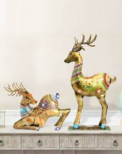 ชุดกวางนั่ง 2 ตัว ทำจากเหล็กทาสีคุณภาพสูงจากอินเดีย สำหรับตกแต่งในพื้นที่ที่มีประเพณีดั้งเดิม แรงบันดาลใจจากงานฝีมือดั้งเดิม - Product Image 2