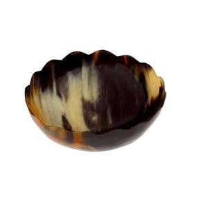 Cuenco de comida con diseño de flores de calidad sostenible, venta al por mayor, cuenco mezclador de cuerno de búfalo de tamaño mediano, cuenco de vajilla hecho a mano - Product Image 1