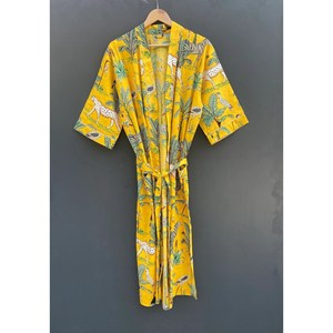 Robe kimono légère en coton artisanal avec imprimé animal pour se prélasser confortablement - Product Image 2