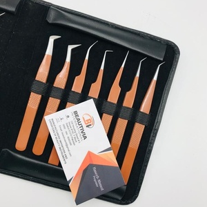 Pinzas de extensión de pestañas recubiertas personalizadas Punta Lisa Herramientas de belleza de acero inoxidable con caja de logotipo de impresión personalizada y opciones de color - Product Image 4