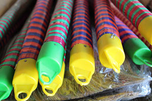 Bon prix pour balai à gazon fait à la main fabriqué au Vietnam/balai à gazon en paille de haute qualité et couleur personnalisée - Product Image 6