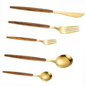 Cubiertos de acero inoxidable con acabado Chapado en Color dorado y mango marrón, cubiertos aptos para lavavajillas para el hogar, boda, fiesta, uso, juego de 5 - Product Image 1