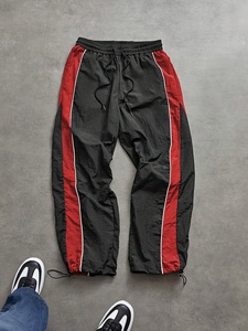 Pantalon de survêtement élégant pour homme, coupe ample et large, avec empiècements contrastants noir et blanc, taille à cordon de serrage, confortable pour le quotidien - Product Image 3