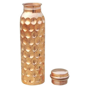 Meilleure vente bouteille en cuivre ayurvédique haute qualité diamant coupe conception bouteille martelée pour une vie saine avantages pour la santé métal - Product Image 4