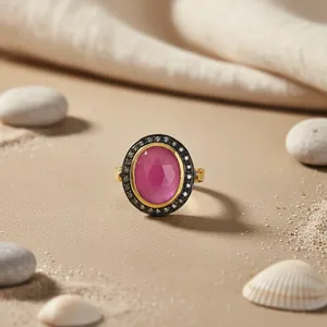 Anillo de Rubí con Baño de Oro y Diamantes Negros, Estilo Hip-Hop, Moderno y Elegante para Mujer, con Incrustaciones de Piedras Preciosas y Tecnología de Engaste de Garra - Product Image 2