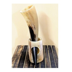 Mug en corne artisanal au design moderne, pour eau, vin, bière, pour table et bar, vaisselle en corne, artisanal - Product Image 1