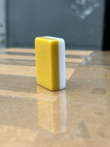 Juego de Mahjong Americano de Lujo Moderno Personalizado al por Mayor, de 2 Capas, Acrílico Tallado, Color Amarillo Cúrcuma, con Tapete para 4 Jugadores, para Juegos de <span class=keywords><strong>Ajedrez</strong></span> - Product Image 3