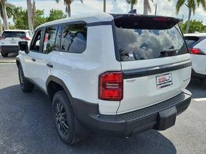 Nuevo/Usado 2025 Toyota Land Cruiser Prado Blanco, Cámara Trasera 360, Capacidad de Carga 31-40T, Emisión Diésel/Gasolina, Automático - Product Image 3