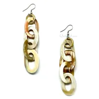 Boucles d'oreilles longues artisanales en corne de buffle naturelle, design original, élégantes, fabriquées à la main par HAND MADE CRAFT