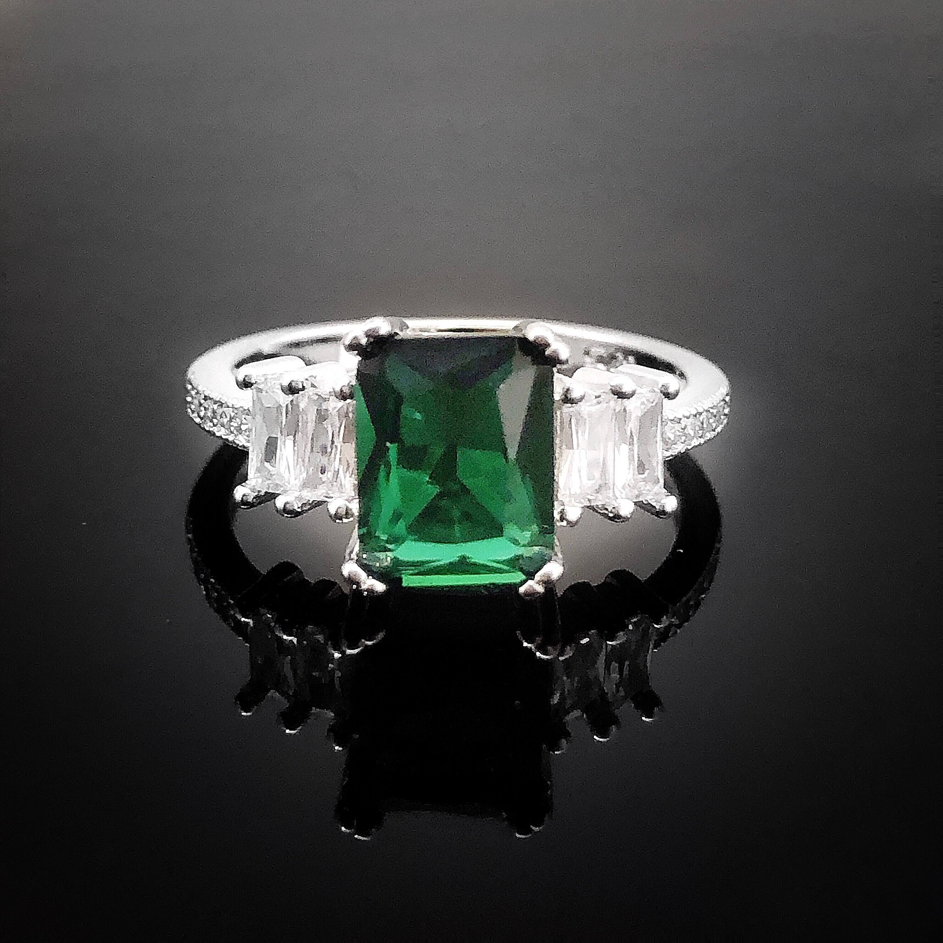 สีเขียว