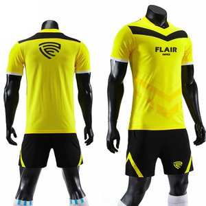 Maillots de football et ensembles d'uniformes sur mesure de qualité supérieure, respirants et légers à manches courtes pour hommes adultes - Product Image 3