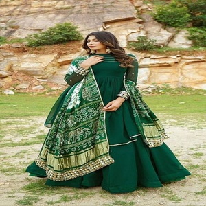 ชุดเดรส Anarkali ผ้าชีฟองสีเขียวหรูหรา ยาวกรอมพื้น ปักลายด้วยมือ คอวี แขนยาว ทรงเอไลน์ ชุดราตรีสำหรับผู้หญิง - Product Image 4