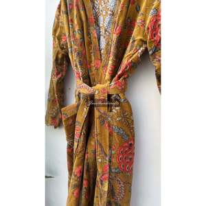 Robe longue réversible en velours faite à la main, veste d'hiver, teinte et traitée - Product Image 4