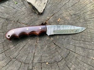 Lame en acier damas faite à la main avec manche en bois de rose couteau de camping en plein air pour Skinner & Hunting personnalisable OEM DIY Grade. - Product Image 5