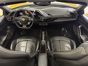 Ferrari 488 Spider Convertible 2018, Certificado, Limpio y en Buen Estado, Motor Turbo de 8L, Neumáticos R17/R20, Asientos de Cuero, Ligero, para Paseos - Product Image 6
