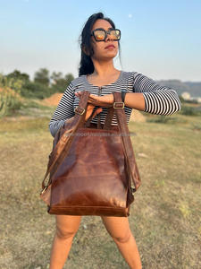 Nuevo diseño Vintage Crunch Mochila de oficina de cuero Usos múltiples Venta caliente Mochila unisex de cuero real Bolsa de producto a granel al por mayor - Product Image 3