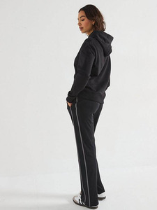 Vente en gros de sweat à capuche classique pour femmes noires avec logo personnalisé de haute qualité sweats à capuche vierges anti-rides et respirants pour femmes - Product Image 5