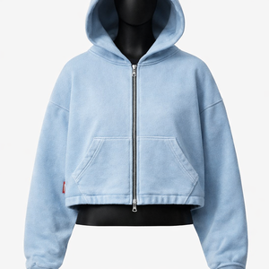 Sudadera con capucha corta para mujer, con cremallera completa, de forro polar oversize, con hombros caídos, color azul claro liso, personalizable con logo. - Product Image 1