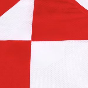 Set uniforme da calcio ad asciugatura rapida per uomo progettato con tessuto in poliestere resistente e opzioni personalizzate per squadre e club sportivi - Product Image 5