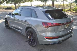 Audi e-tron Quattro AWD Plus 2022 d'occasion en excellent état, sans accident, conduite à gauche/droite - Product Image 3