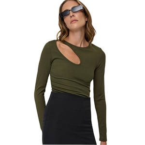 Camiseta Deportiva Transpirable y Cómoda para Mujer, 100% Algodón, Diseño Moderno con Logotipo Estampado en la Parte Delantera, Cuello Redondo - Product Image 1