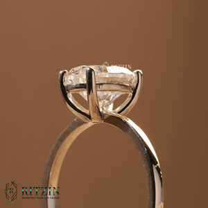Bague de fiançailles solitaire en moissanite de laboratoire taille ovale avec sertissage à griffes, style charmant pour femme - Product Image 6