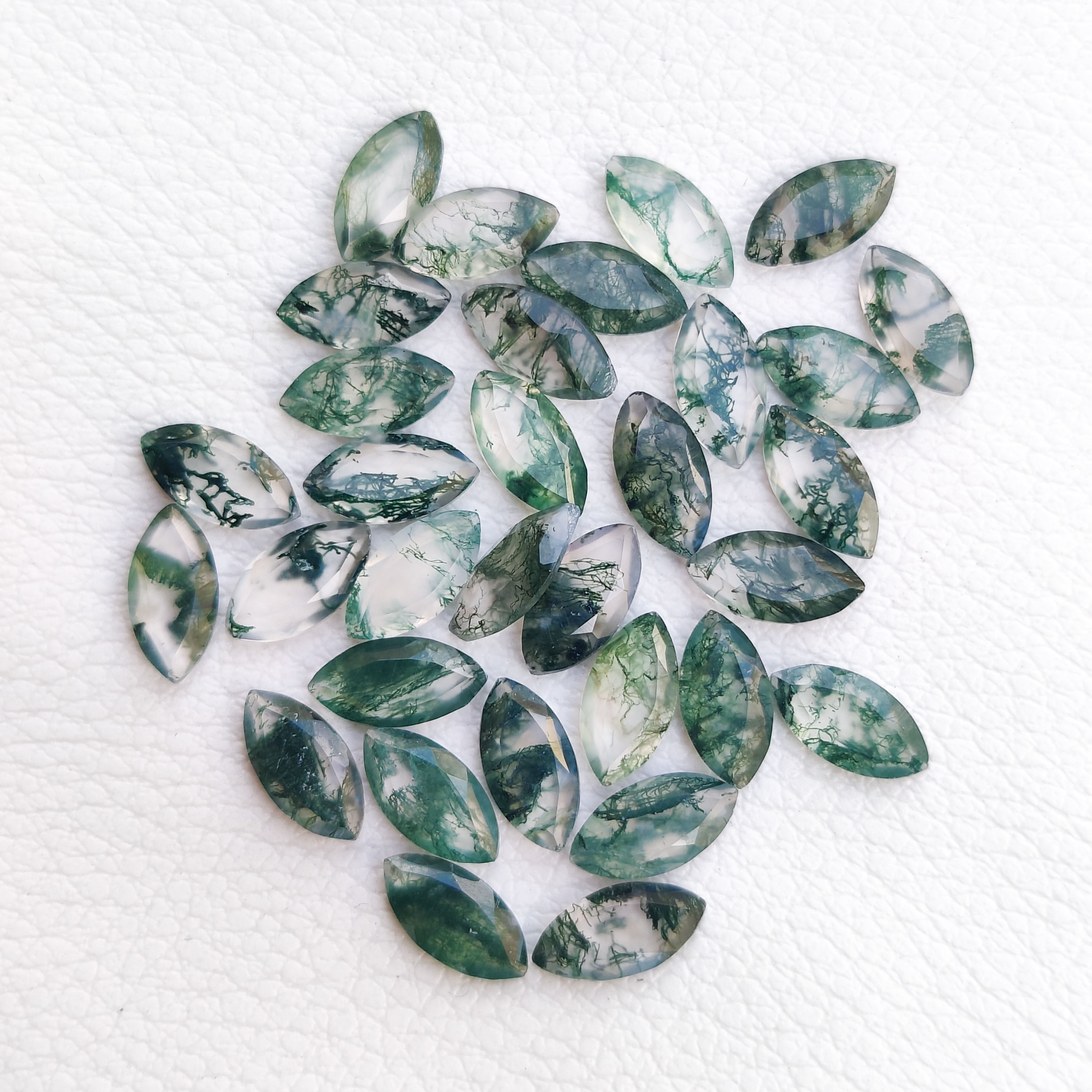 สีเขียว