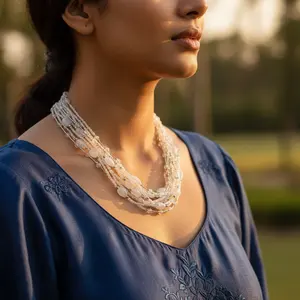 Collier statement multi-rangs en pierres précieuses blanches pour femmes, bijoux superposés tendance - Product Image 1