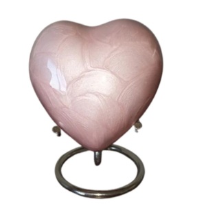 Urnes de crémation de coeur en laiton de haute qualité Urnes de coeur de Meta de conception personnalisée avec des prix raisonnables - Product Image 3