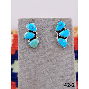 Boucles d'oreilles clous artisanales en argent sterling et turquoise, serties à la main, style Southwest - Product Image 4