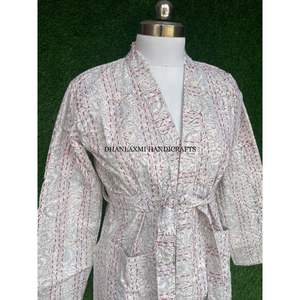 Veste matelassée en coton indien vente en gros manteau d'hiver à imprimé floral fait à la main manteau court de style kimono bohème - Product Image 5