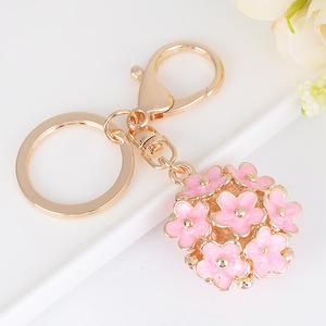Luxuriöser Vintage-Gänseblümchen-Schlüsselanhänger 3D-Metall mit Emaille-Druck, Strass-Taschenanhänger, Weihnachtsgeschenk für Damen - Product Image 3