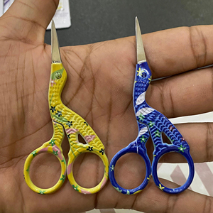 กรรไกรใบมีดสแตนเลสขนาดเล็กสวยงามสำหรับตัดผมและตัดแต่งขนสำหรับคิ้วจมูกหนวด (สีรุ้ง) - Product Image 1