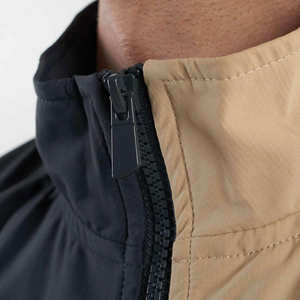 Survêtement coupe-vent d'hiver pour homme, design personnalisé - Écologique et doté de caractéristiques de maternité - Product Image 4