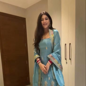 El último diseñador Party Wear Pure Chinon Seda Secuencia Bordado Trabajo Top con manga completa y parte inferior con encaje Trabajo Dupatta - Product Image 1