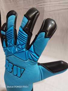 Gants de gardien de but en latex allemand de haute qualité gants de football avec logo personnalisé en gros gants de gardien de but extérieurs antidérapants professionnels - Product Image 5