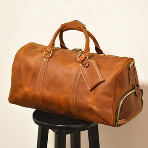 Bolsa de viaje de fitness grande vintage personalizada para hombre, resistente, de cuero ecológico, portátil con cierre de cremallera - Product Image 1