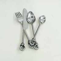Ensemble de couverts en acier inoxydable au design zigzag résistant à la rouille, parfait pour les repas de tous les jours et les occasions spéciales en acier miroir