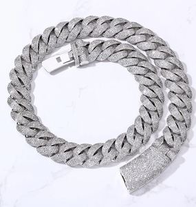 Collier chaîne cubaine en mosaïque de 18 mm avec moissanite VVS - Product Image 1