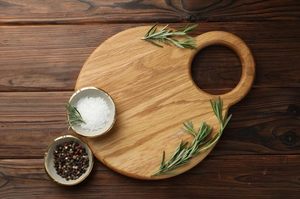 Bloc à découper en bois d'acacia durable et écologique de 12x16x0.5 pouces, antidérapant, coupe sûre pour la cuisine, servant une surface antidérapante élégante - Product Image 2