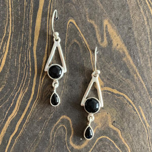 ต่างหูแฟชั่นหินออนิกซ์สีดำ 3.4 กรัม - Product Image 1