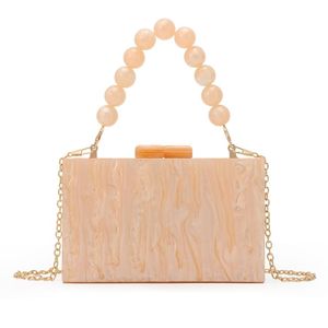 Pochette en résine avec chaîne en métal Design moderne - Product Image 1