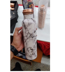 Bouteille en cuivre pur élégante et écologique avec finition lisse pour une eau potable sans toxine et une solution d'hydratation durable - Product Image 1