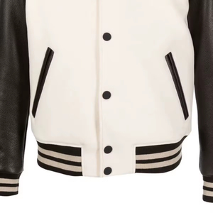 Chaqueta Varsity moderna para hombre con acabado liso, botones a presión y dobladillo acanalado que le da una estética fresca y deportiva - Product Image 2