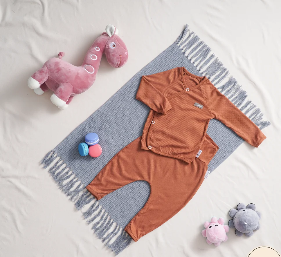 Комплект для новорожденных из топа с длинным рукавом и брюк с эластичным поясом, 95% хлопок, 5% эластан, унисекс, 0-6 месяцев