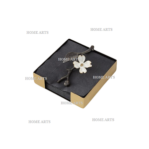 Porte-mouchoirs en métal de forme carrée au design magnifique, couleur noire, pour les mariages et les fêtes - Product Image 1