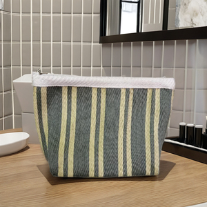 Sac de plage en nylon écologique personnalisé avec logo, pochette cosmétique réutilisable à fermeture éclair, design rayé, pochette recyclée en gros - Product Image 3