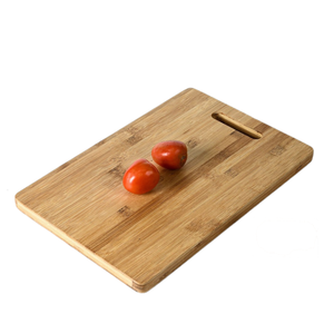 Tabla de cortar de madera de bambú sostenible, tabla de cortar de cocina antideslizante ecológica con agujero para colgar - Product Image 4